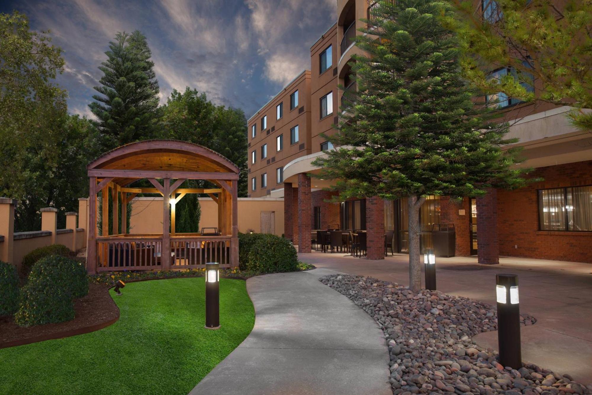Courtyard By Marriott Fayetteville Luaran gambar